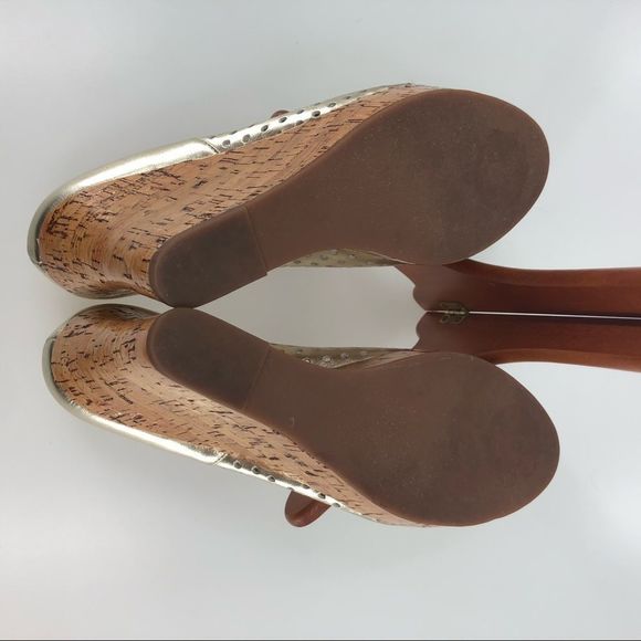 Steve Madden Gold Perforated Cork Wedge Sandals - Picture 10 of 11